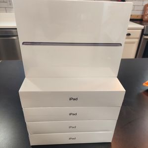 Brand new sealed apple ipad 9th gen 2021 64GB IN-HAND sold out everywhere.
